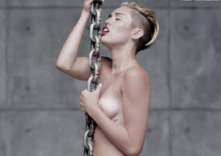 miley cyrus nude in leaked uncensored wrecking ball video 2010 29