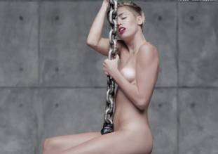 miley cyrus nude in leaked uncensored wrecking ball video 2010 31