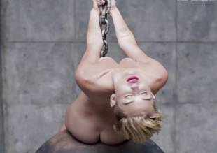 miley cyrus nude in leaked uncensored wrecking ball video 2010 4