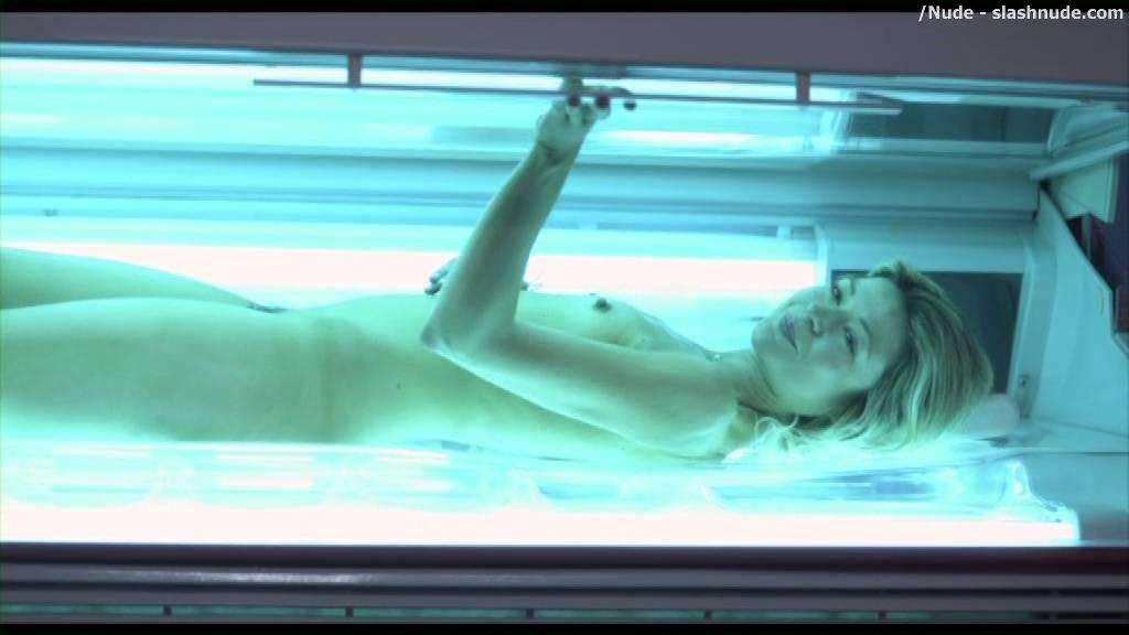Alix Schmidt Nude For A Tan In Mike 10