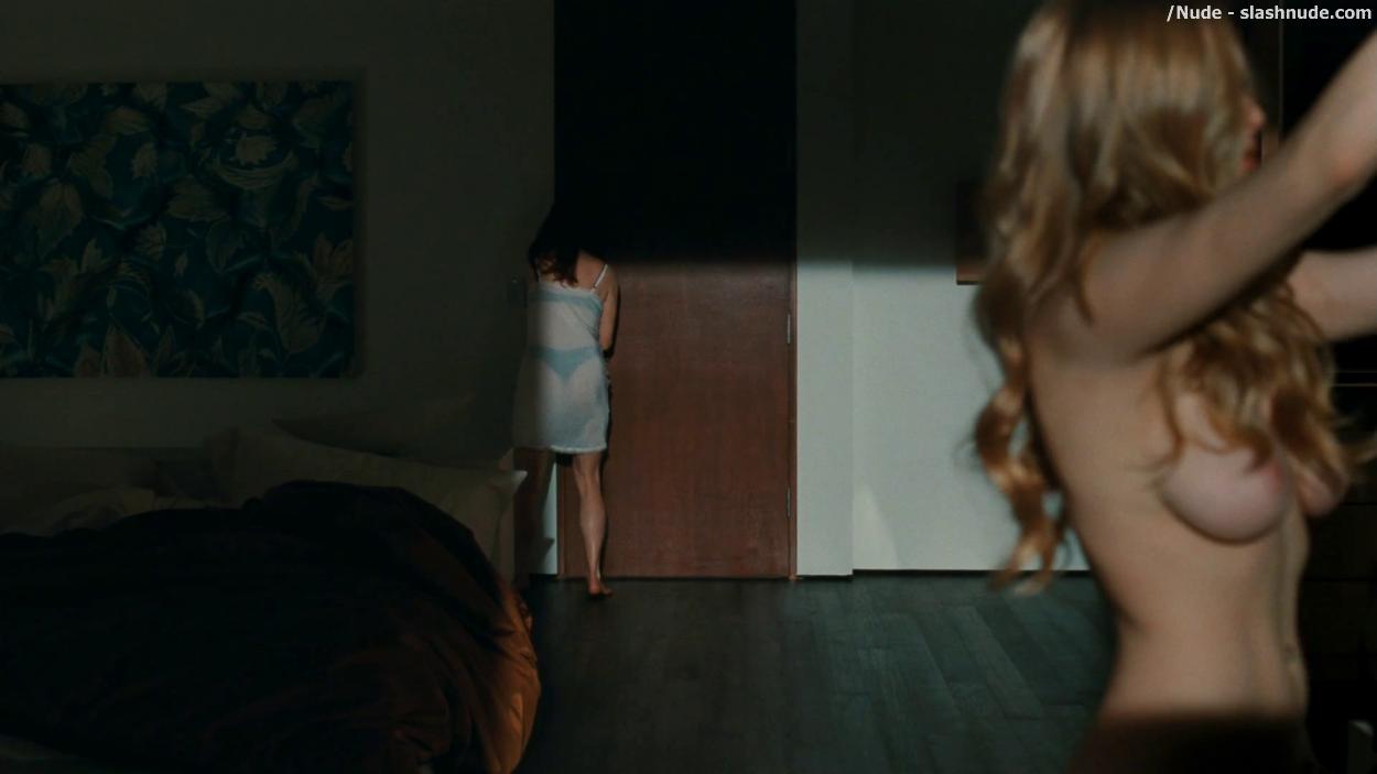 Amanda Seyfried Nude In Chloe Also Means Sex Scene With Julianne Moore 30