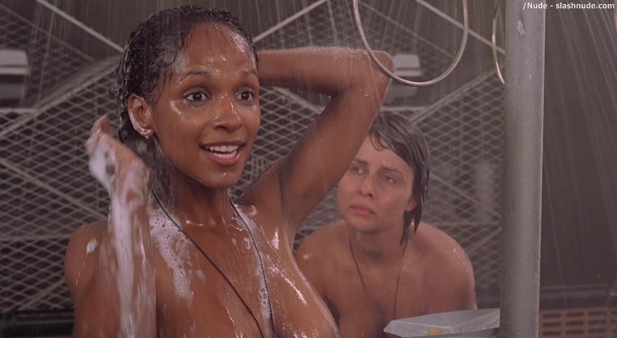 Dina Meyer Topless Starship Troopers Shower 6.