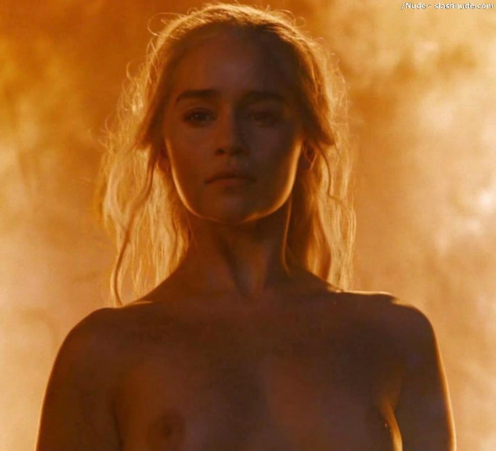 Emilia Clarke Nude And Fiery Hot On Game Of Thrones 26