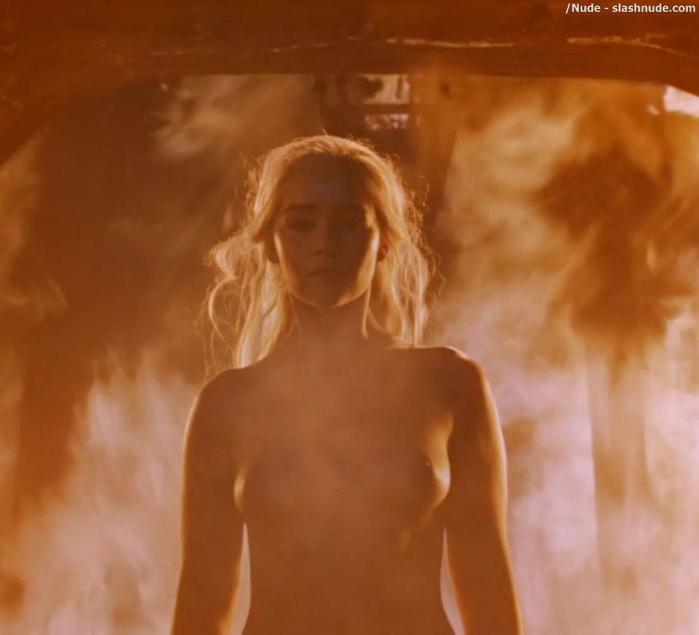 Emilia Clarke Nude And Fiery Hot On Game Of Thrones 4