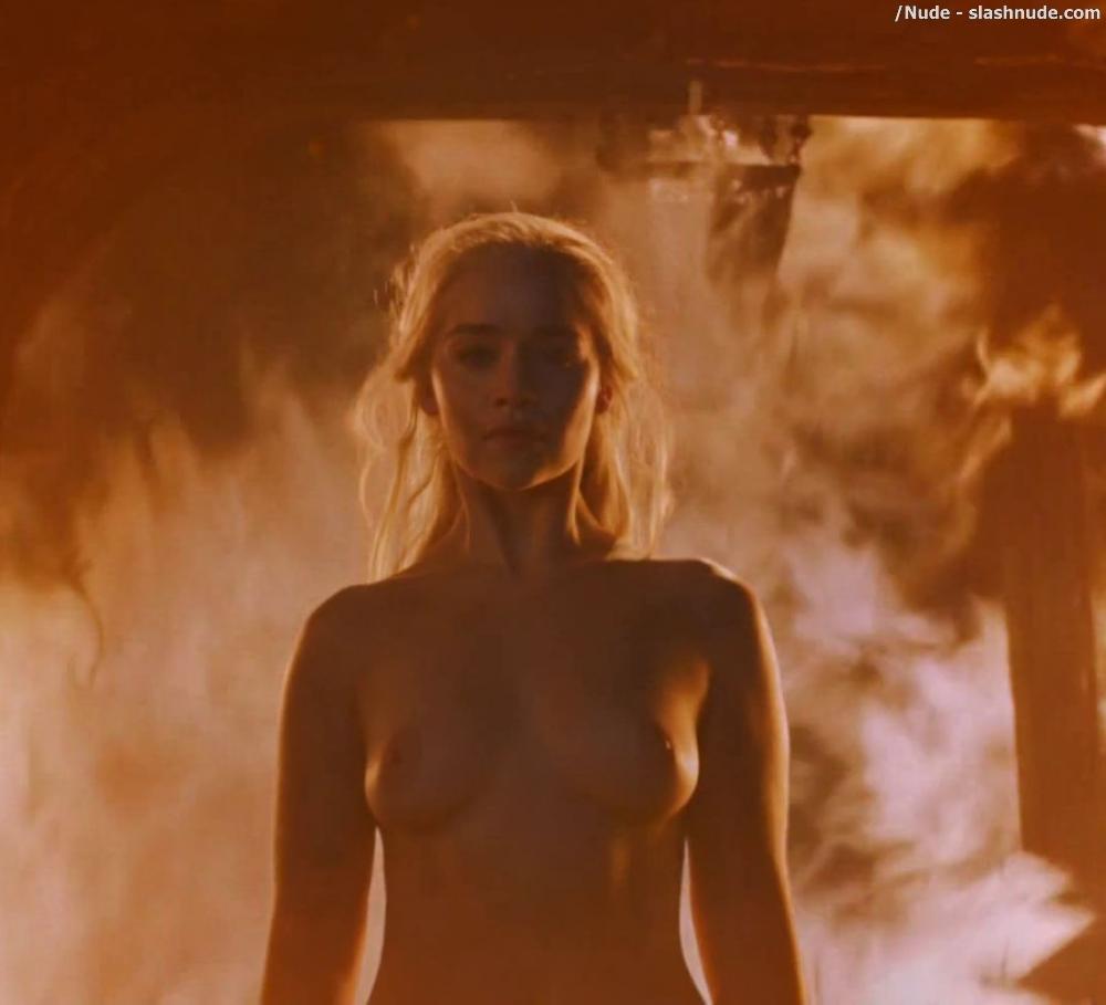 Emilia Clarke Nude And Fiery Hot On Game Of Thrones 6