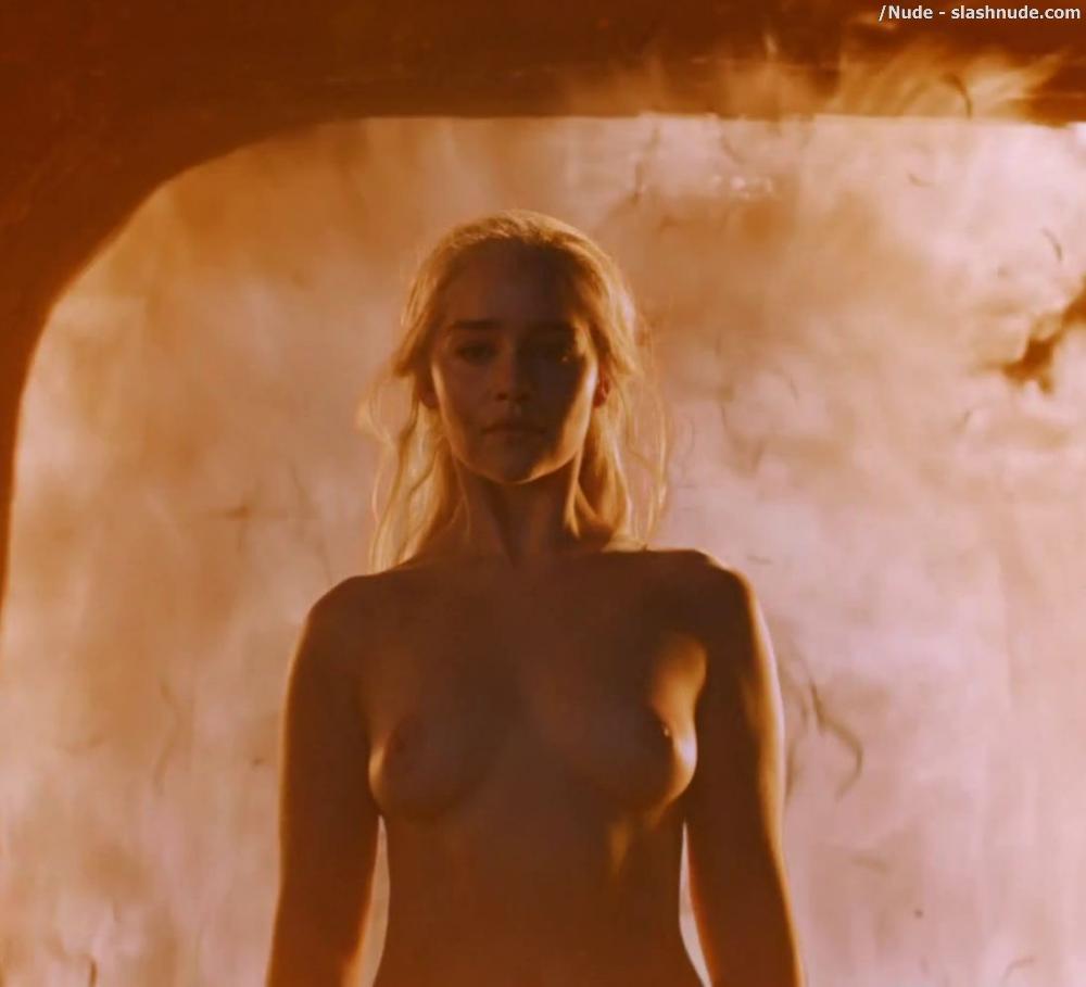 Emilia Clarke Nude And Fiery Hot On Game Of Thrones 7