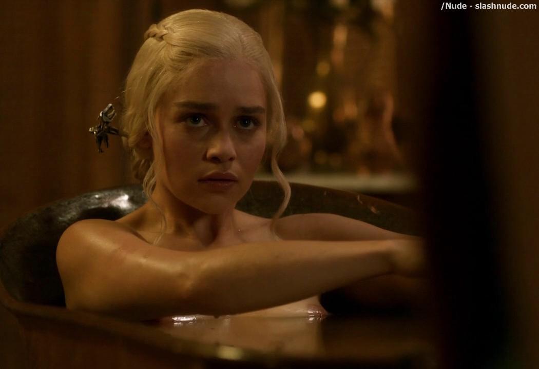 Emilia Clarke Nude Out Of The Bath On Game Of Thrones 1
