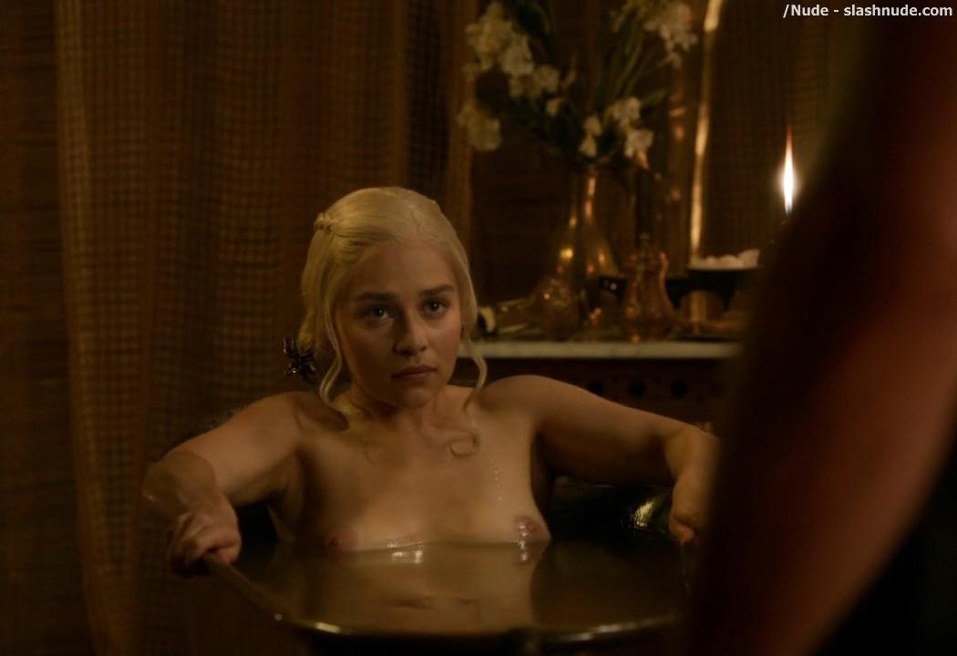 Emilia Clarke Nude Out Of The Bath On Game Of Thrones 5