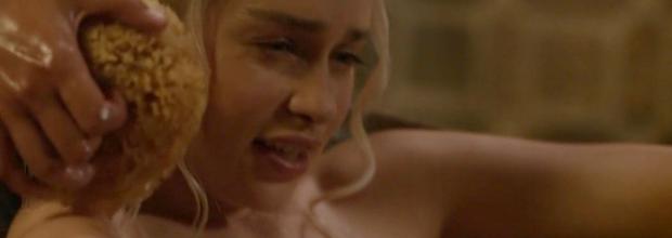 emilia clarke nude out of the bath on game of thrones 2410