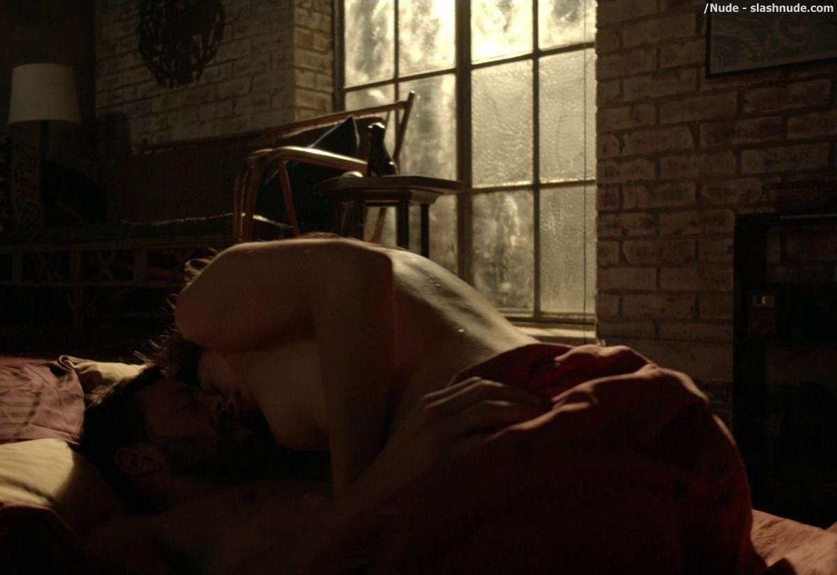 Emmy Rossum Nude For Multitasking Pleasure On Shameless 5