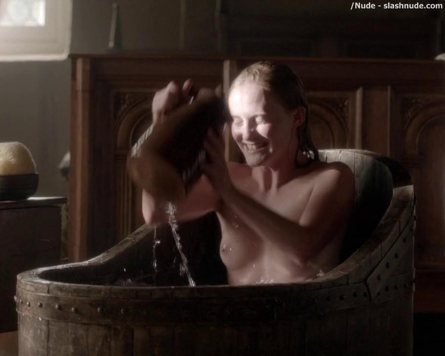 Eve Ponsonby Topless In Bath From The White Queen 2
