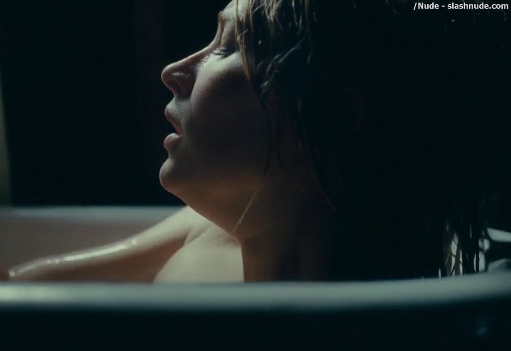 Haley Bennett Nude In The Girl On The Train 19.
