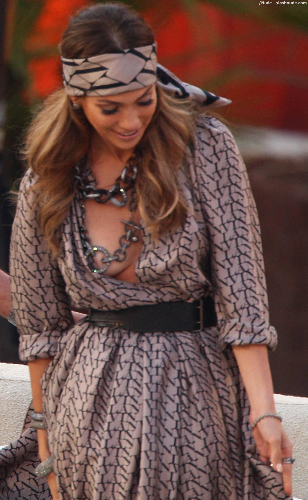 Jennifer Lopez Breast Spills Out Of Her Dress 5