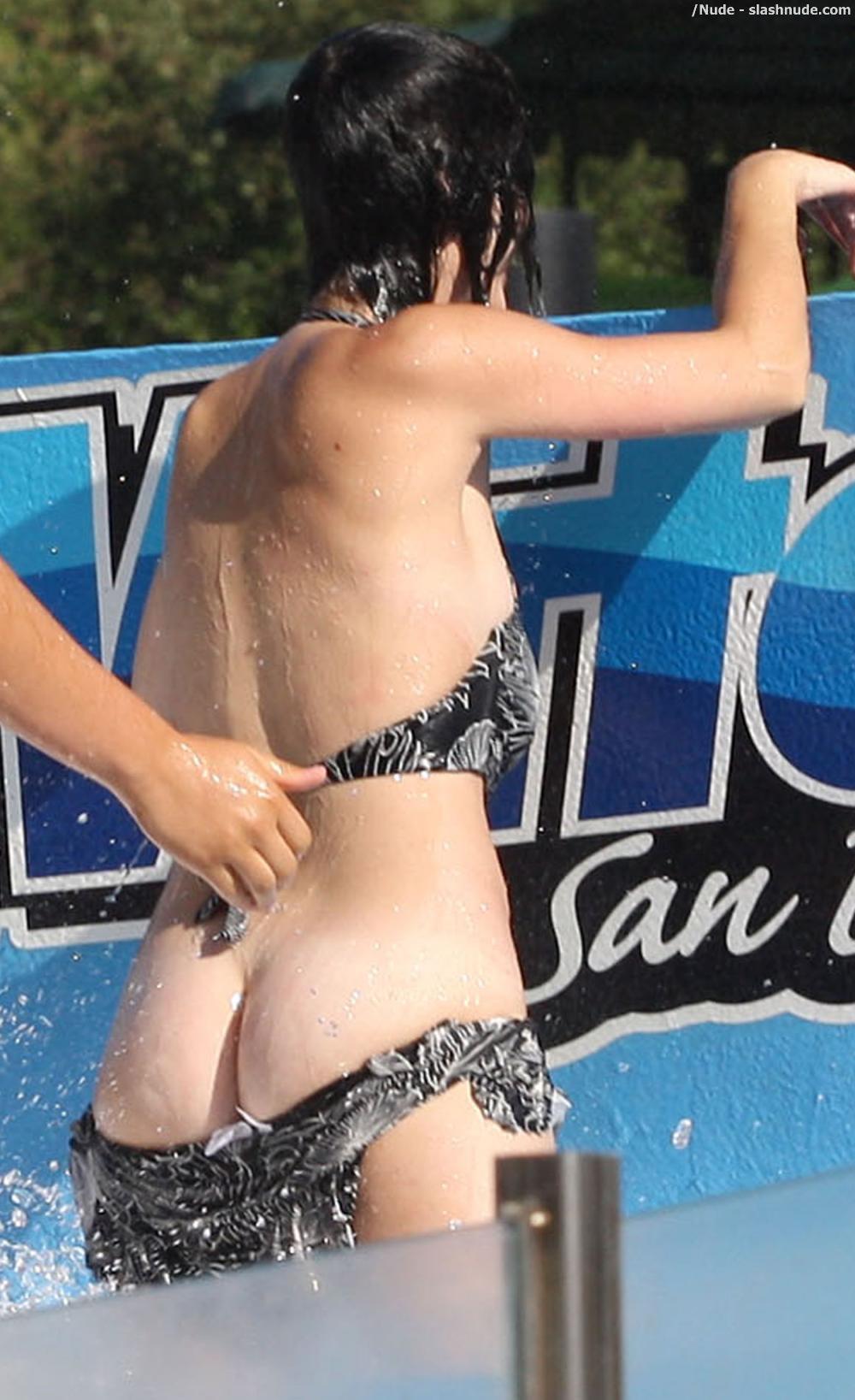 Katy Perry Nude Ass Flashed In Bikini Malfunction 4