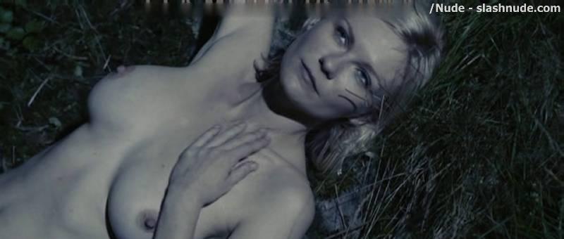 Kirsten Dunst Nude Scenes From Melancholia 16