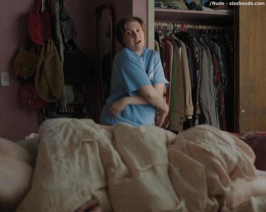 Lena Dunham Topless For A Quick Change On Girls 1