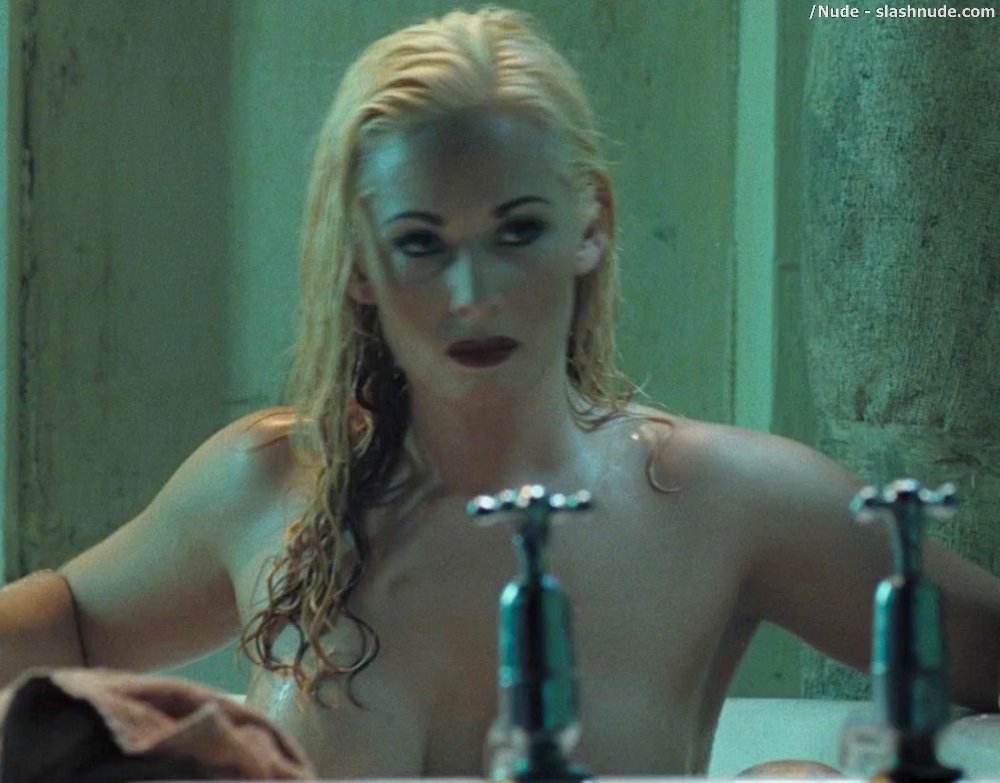 Lily Anderson Topless In Doomsday 5.