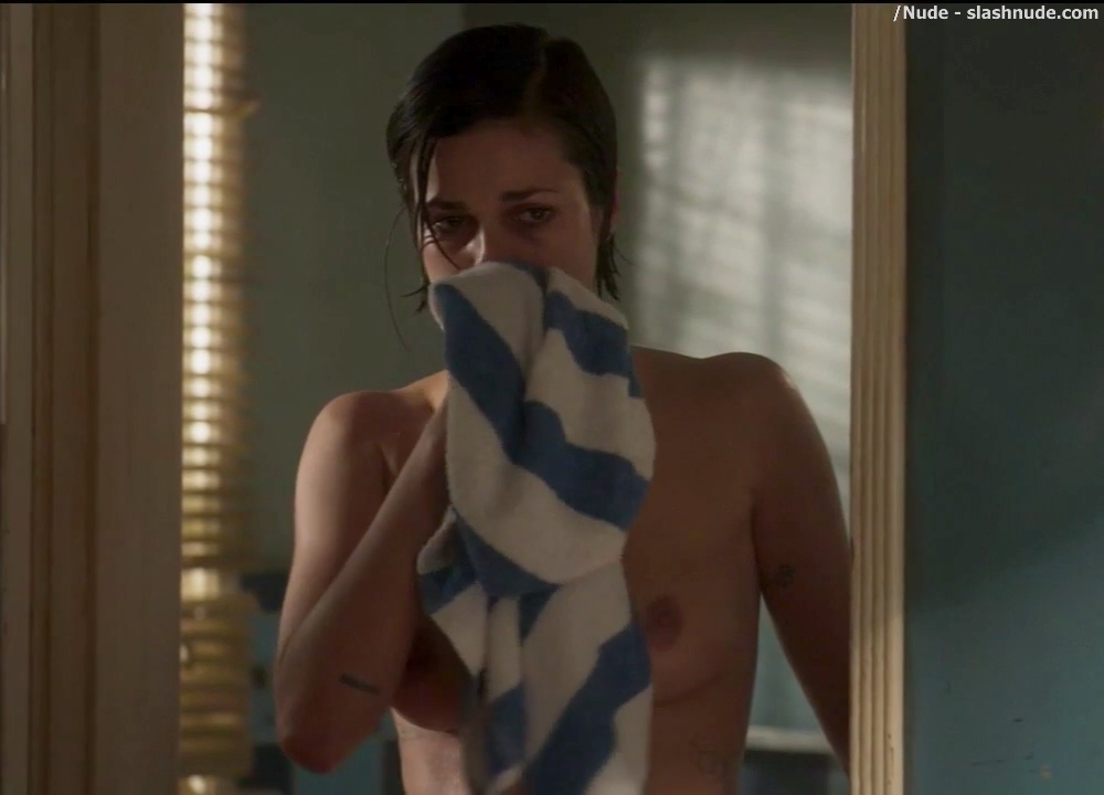 Lina Esco Topless In A Towel In Kingdom 10