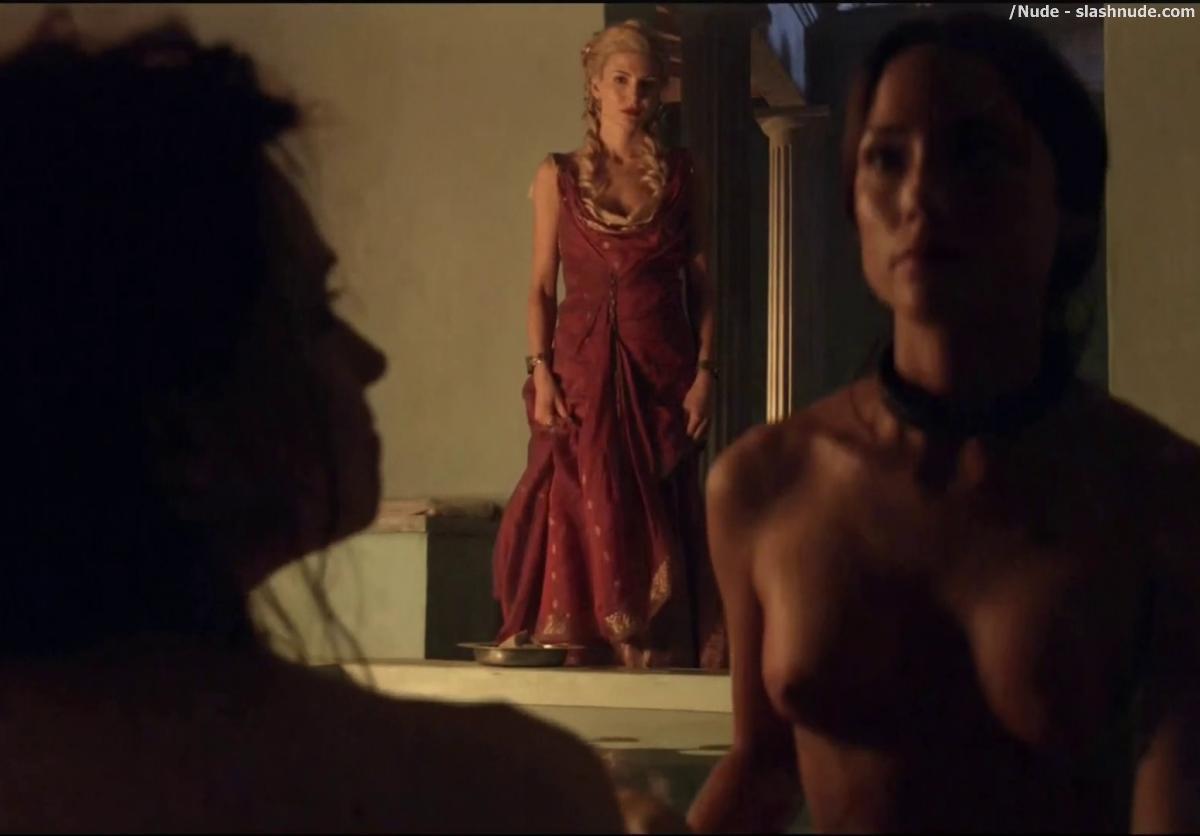 Lucy Lawless Naked To Show Her Breasts On Spartacus Vengeance 7