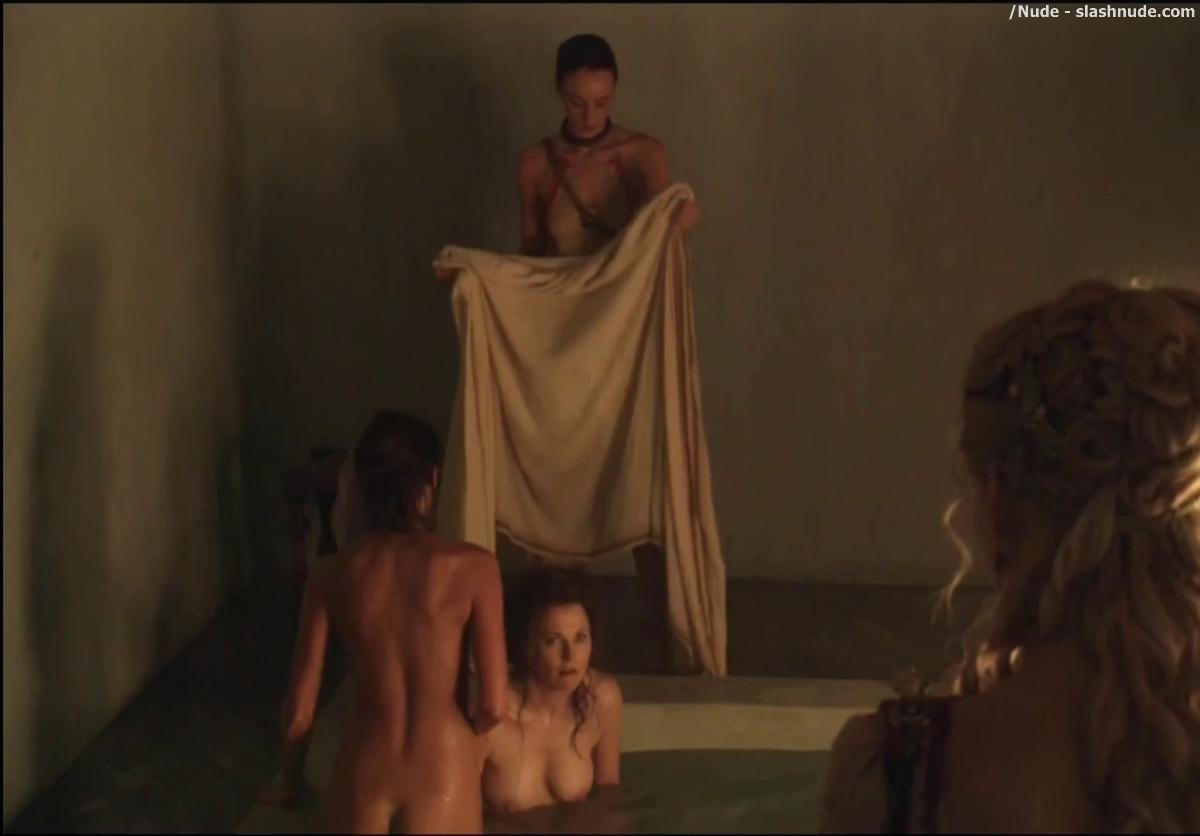 Lucy Lawless Naked To Show Her Breasts On Spartacus Vengeance 8