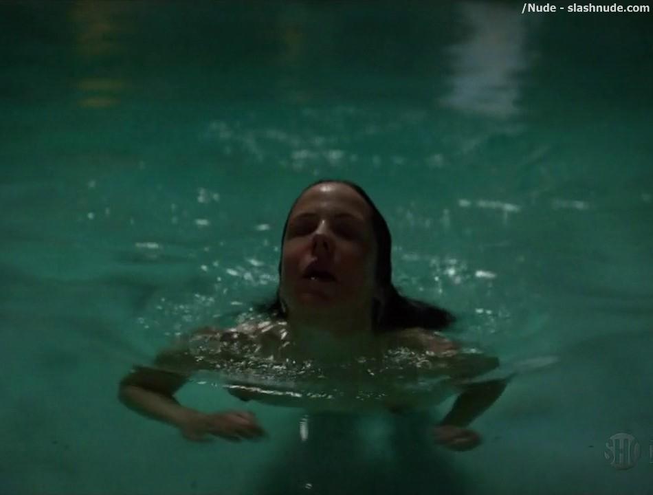 Mary Louise Parker Nude For A Pool Swim On Weeds 16