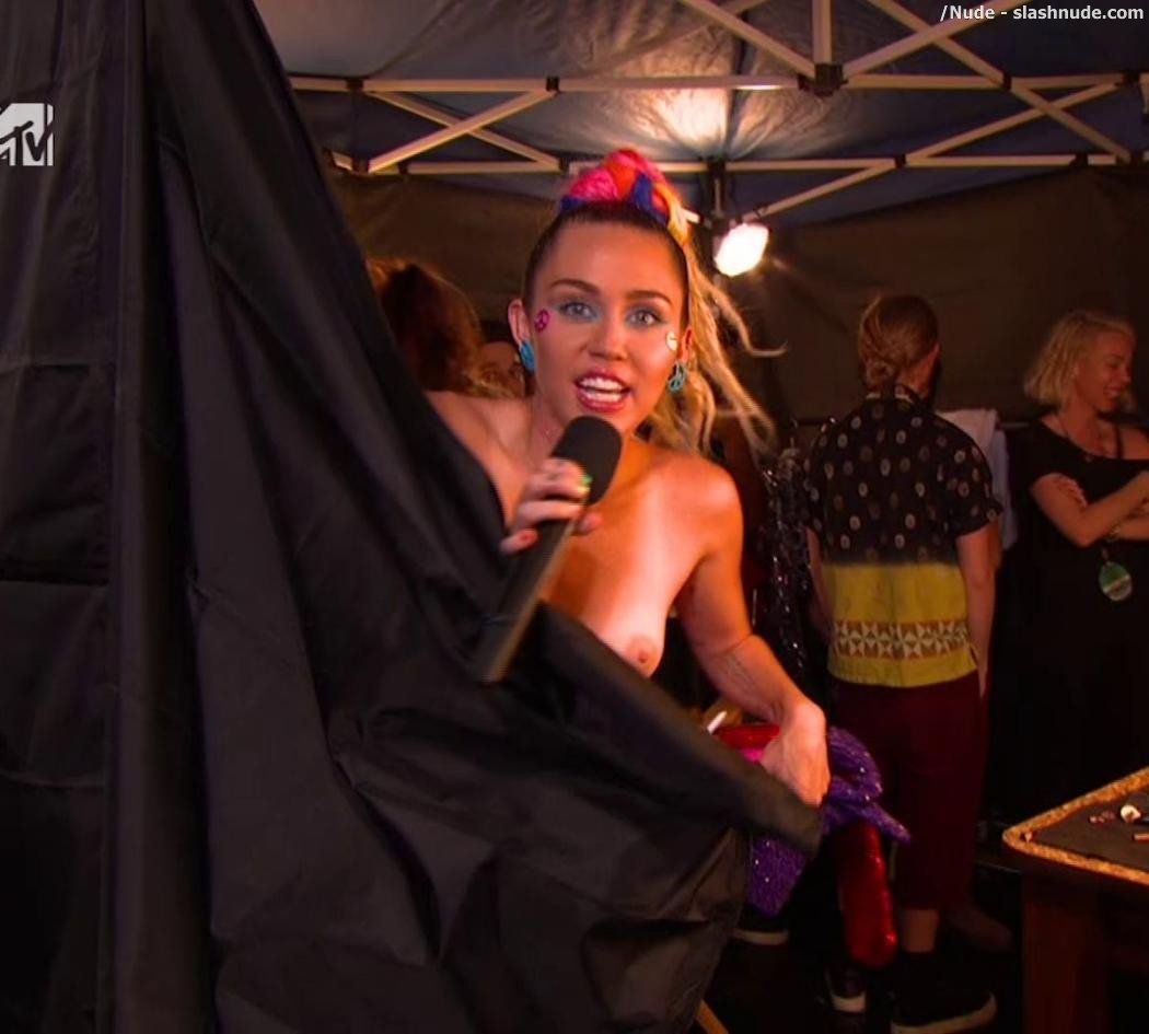Miley Cyrus Nipple Flash At Mtv Vmas 9