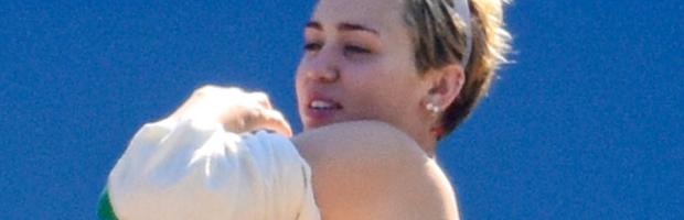 miley cyrus topless on hotel balcony in australia 5969