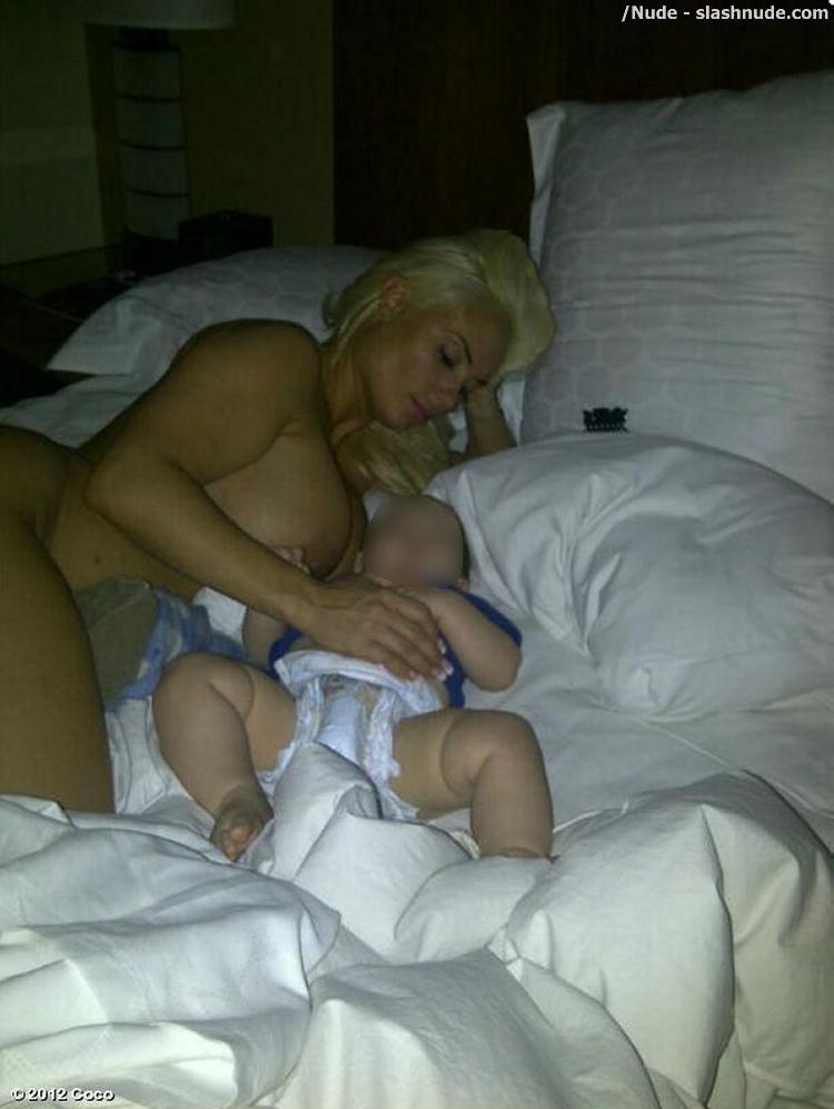 Nicole Coco Austin Nude With A Baby In Bed 1