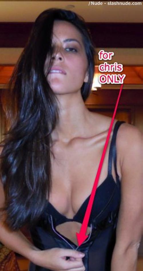 Olivia Munn Nude Photo Leaks Out After Phone Hack 1