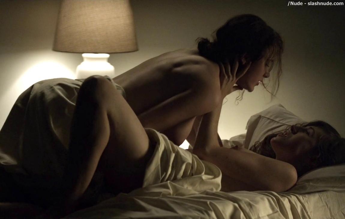Rachel Brosnahan Kate Lyn Sheil Topless In House Of Cards 18.