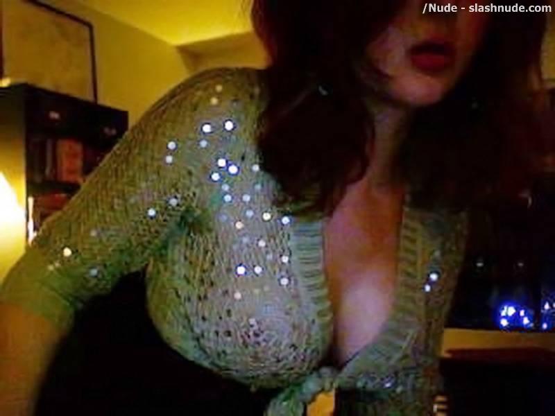 Renee Olstead Nude Body Revealed In Leaked Photos 16