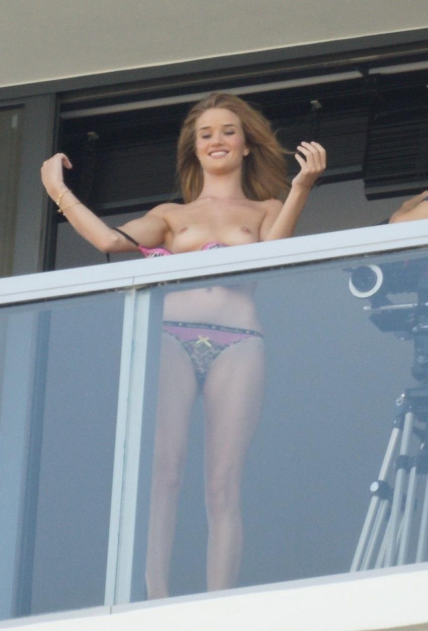 Rosie Huntington Whiteley Topless On The Balcony 3