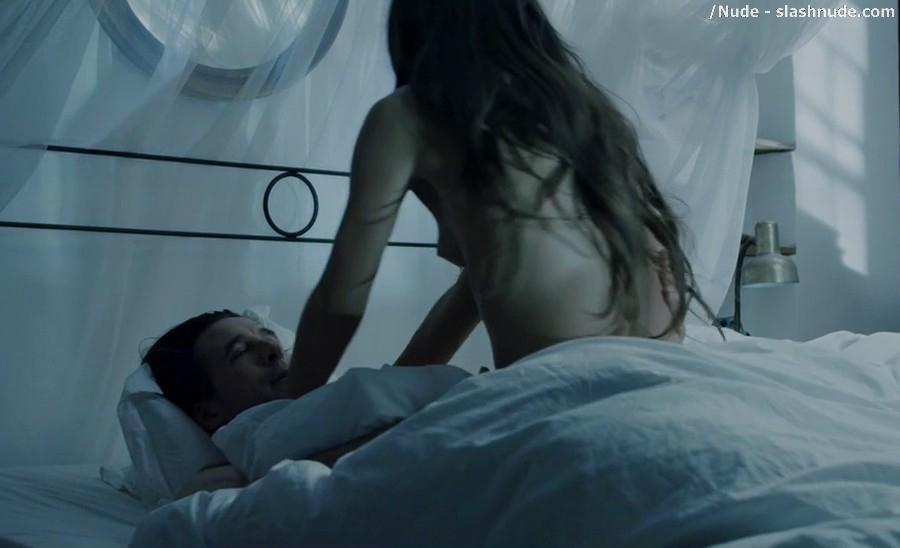 Sarah Butler Nude In The Stranger Within 31
