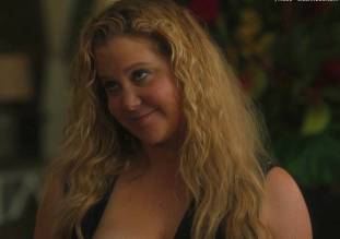 amy schumer topless in snatched 1585 1