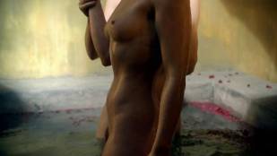 anna hutchison nude for a bath on spartacus 5280 10