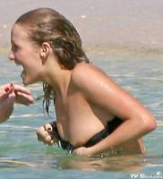 ashlee simpson nipple slips out of her bikini 7824 2