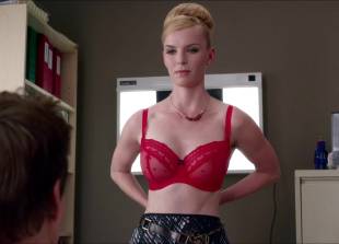 betty gilpin topless for a check up on nurse jackie 2769 1