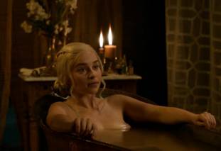emilia clarke nude out of the bath on game of thrones 2410 3