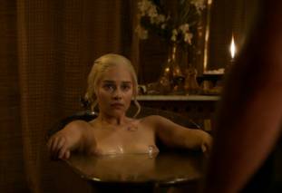 emilia clarke nude out of the bath on game of thrones 2410 4