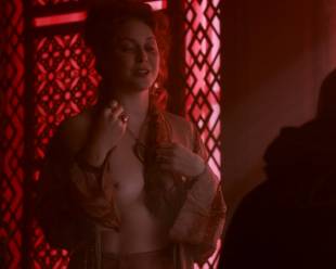 esme bianco topless for the man on game of thrones 4016 12