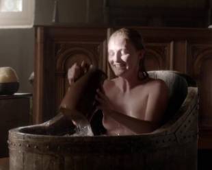 eve ponsonby topless in bath from the white queen 3095 1