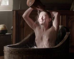 eve ponsonby topless in bath from the white queen 3095 8