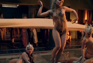 extras bring extended orgy of nude women to spartacus 0435 13