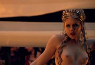 extras bring extended orgy of nude women to spartacus 0435 2