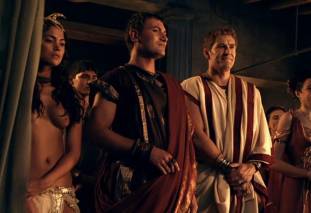 extras bring extended orgy of nude women to spartacus 0435 23
