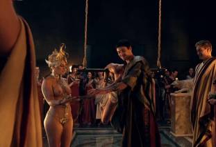 extras bring extended orgy of nude women to spartacus 0435 25