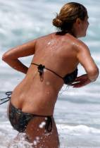 heidi klum breast slips out of bikini in hawaii 0776 10