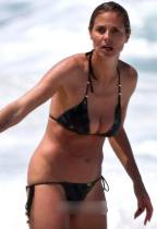 heidi klum breast slips out of bikini in hawaii 0776 8