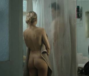 kate hudson nude for shower in good people 7131 14