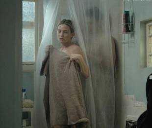 kate hudson nude for shower in good people 7131 8